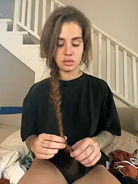 EmiliaCatalina online show from December 2024 04:57:01 PM