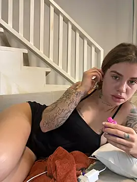 EmiliaCatalina online show from December 2024 07:31:02 PM