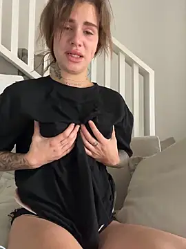 EmiliaCatalina online show from December 2024 05:00:02 PM