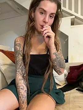 EmiliaCatalina online show from December 2024 08:21:02 PM