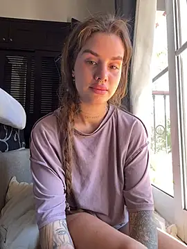 EmiliaCatalina online show from December 2024 07:22:01 PM