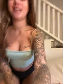 EmiliaCatalina online show from February 2025 09:22:01 PM