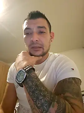 Snapshot of Zoltanioan26 chatting on December 2025 03:07:01 PM Zoltanioan26 online show from December 2025 03:07:01 PM