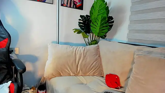 Snapshot of YalexaVelez chatting on October 2025 02:48:02 AM YalexaVelez online show from October 2025 02:48:02 AM