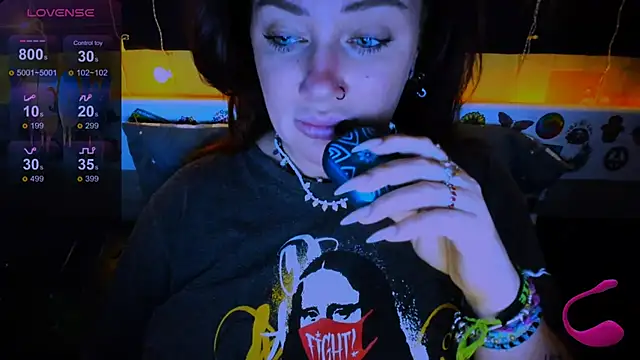 EllieOz online show from March 2025 03:52:01 PM