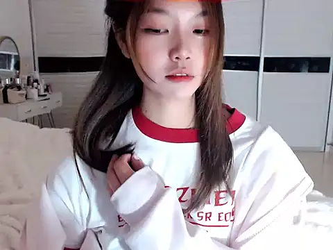 -Lucky Girl online show from December 2024 04:20:02 PM