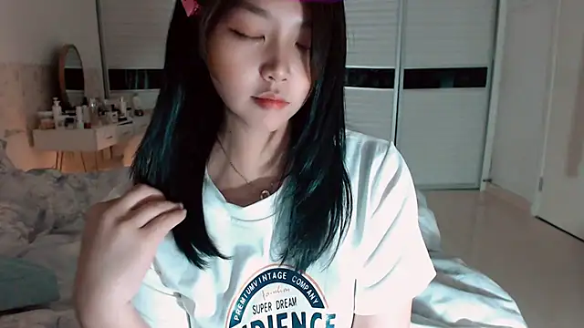 Snapshot of -Lucky_Girl chatting on November 2025 01:35:02 PM -Lucky Girl online show from November 2025 01:35:02 PM