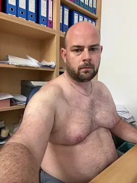 bearlover992 online show from March 2025 06:01:02 PM