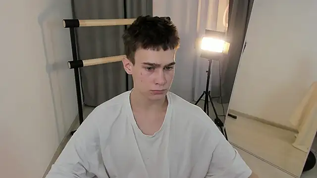 Kevin Kesi online show from November 2025 04:24:01 PM