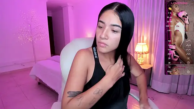 Snapshot of Antonella_Grayy chatting on January 2025 10:58:01 AM Antonella Grayy online show from January 2025 10:58:01 AM