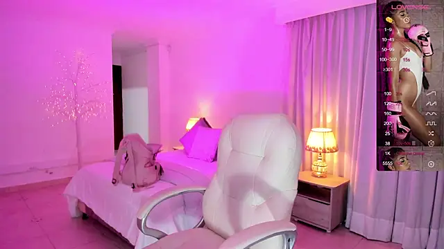 Snapshot of Antonella_Grayy chatting on January 2025 10:59:01 AM Antonella Grayy online show from January 2025 10:59:01 AM