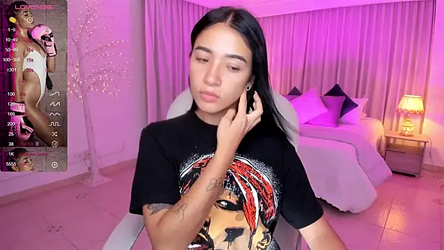 Snapshot of Antonella_Grayy chatting on January 2025 11:02:02 AM Antonella Grayy online show from January 2025 11:02:02 AM