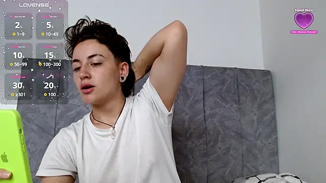 Snapshot of linda_33 chatting on October 2025 05:10:02 PM linda 33 online show from October 2025 05:10:02 PM