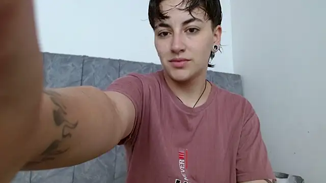 Snapshot of linda_33 chatting on October 2025 01:32:02 PM linda 33 online show from October 2025 01:32:02 PM