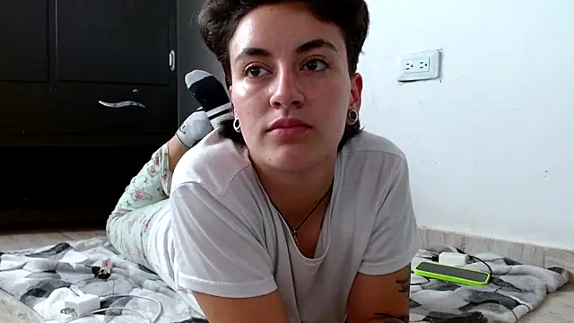 Snapshot of linda_33 chatting on October 2025 08:44:01 PM linda 33 online show from October 2025 08:44:01 PM