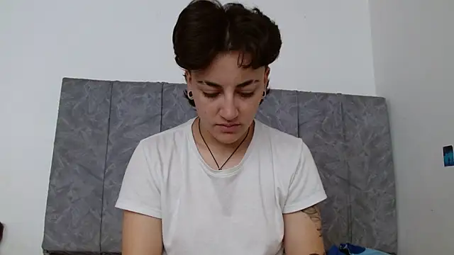 Snapshot of linda_33 chatting on October 2025 02:07:01 PM linda 33 online show from October 2025 02:07:01 PM