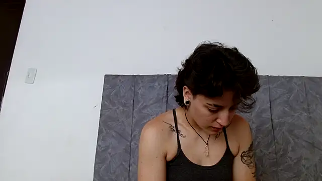 Snapshot of linda_33 chatting on November 2025 03:11:02 PM linda 33 online show from November 2025 03:11:02 PM