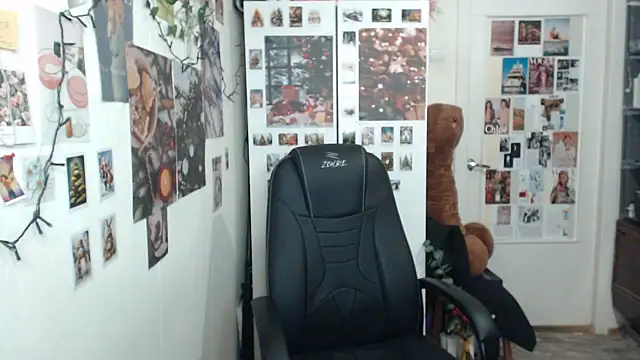 CapriScorpion online show from January 2025 04:39:01 PM