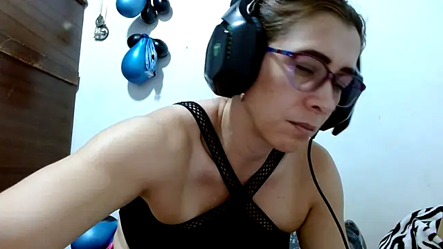 Snapshot of mademonsexy chatting on October 2025 03:38:01 AM mademonsexy online show from October 2025 03:38:01 AM