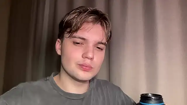 superfluboy  online show from February 2025 07:09:01 PM