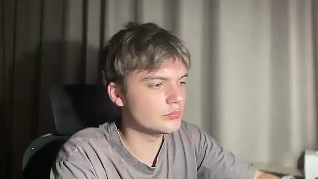 superfluboy  online show from September 2025 04:07:02 PM