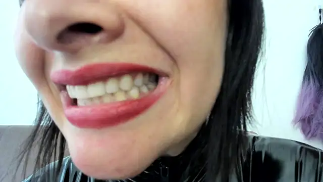 Snapshot of queen_fetish chatting on January 2025 09:36:01 PM queen fetish online show from January 2025 09:36:01 PM