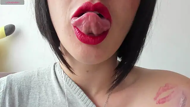 Snapshot of queen_fetish chatting on February 2025 02:00:02 PM queen fetish online show from February 2025 02:00:02 PM