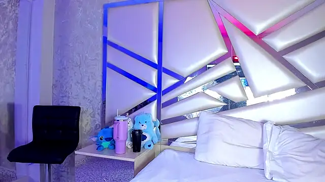 Snapshot of Miia002 chatting on October 2025 04:37:01 AM Miia002 online show from October 2025 04:37:01 AM