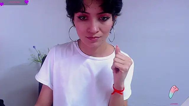 Snapshot of Hannaaaa__ chatting on January 2025 05:06:01 PM Hannaaaa online show from January 2025 05:06:01 PM