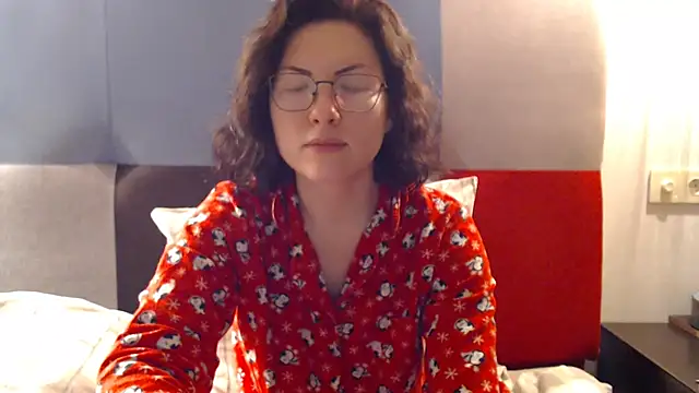 Snapshot of vaders_daughter chatting on February 2025 08:29:02 PM vaders daughter online show from February 2025 08:29:02 PM