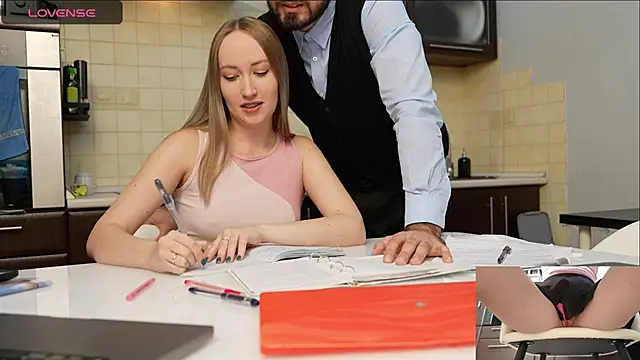 Snapshot of luxmuur chatting on December 2024 06:35:02 PM luxmuur online show from December 2024 06:35:02 PM