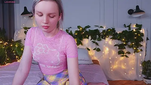 Beatrica Klein online show from March 2025 05:39:01 PM