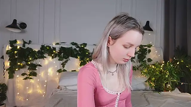 Beatrica Klein online show from March 2025 01:49:01 PM