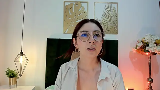 Emilywatsonn online show from December 2024 12:12:01 PM