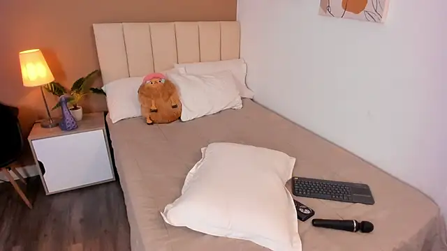 AngelPhoeniix  online show from February 2025 12:09:01 AM
