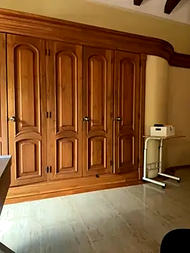 Amelia Rouse online show from October 2025 04:27:01 PM