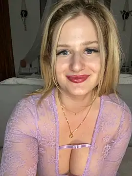 Snapshot of Busty-Ellie chatting on March 2025 05:06:02 PM Busty-Ellie online show from March 2025 05:06:02 PM