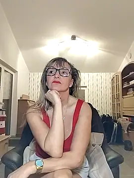 Snapshot of Tinuus chatting on November 2025 09:57:02 PM Tinuus online show from November 2025 09:57:02 PM