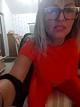 Snapshot of Tinuus chatting on November 2025 07:46:02 PM Tinuus online show from November 2025 07:46:02 PM