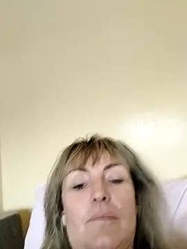 Snapshot of Tinuus chatting on November 2025 12:59:01 PM Tinuus online show from November 2025 12:59:01 PM