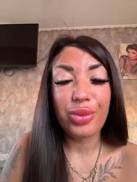 Snapshot of RuslanaXX chatting on October 2025 01:17:02 AM RuslanaXX online show from October 2025 01:17:02 AM