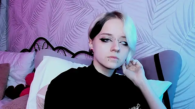 Holy Silvia online show from February 2025 11:33:01 AM