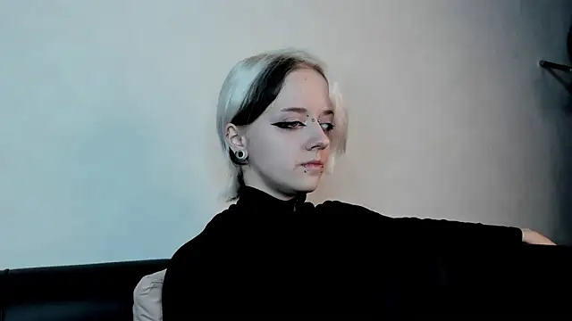 Holy Silvia online show from February 2025 11:58:01 AM