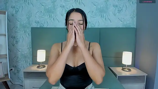 Snapshot of lexiethompson_ chatting on October 2025 12:04:02 PM lexiethompson online show from October 2025 12:04:02 PM