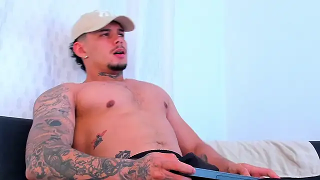 Snapshot of NoahhBrown chatting on October 2025 03:35:01 AM NoahhBrown online show from October 2025 03:35:01 AM