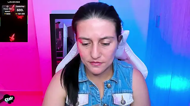 Saskyaa online show from March 2025 03:28:02 PM