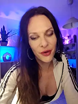 Luna Kitanna online show from March 2025 05:00:02 AM