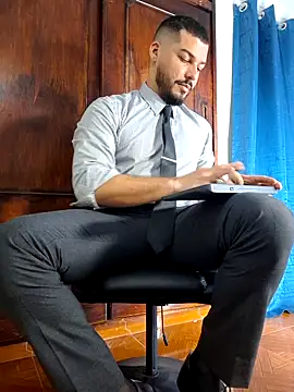 Snapshot of HenryBenso chatting on October 2025 05:10:02 PM HenryBenso online show from October 2025 05:10:02 PM