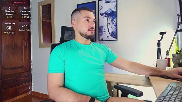 Snapshot of HenryBenso chatting on November 2025 10:04:02 AM HenryBenso online show from November 2025 10:04:02 AM