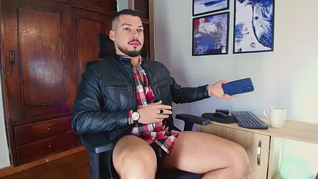 Snapshot of HenryBenso chatting on November 2025 10:14:02 AM HenryBenso online show from November 2025 10:14:02 AM